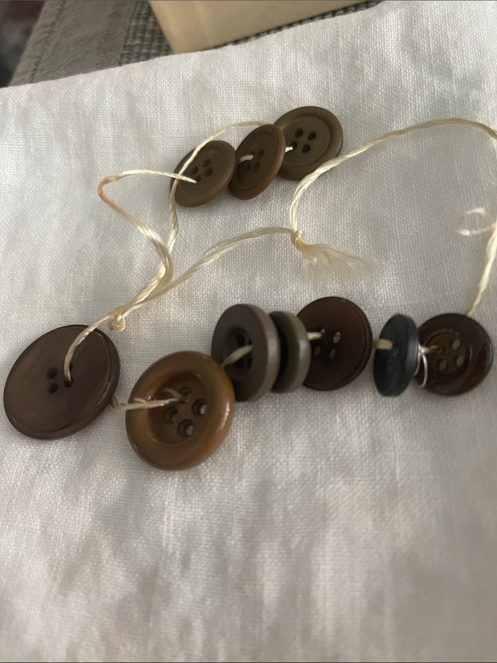 Assorted Brown Button Strand - Picture 2 of 2
